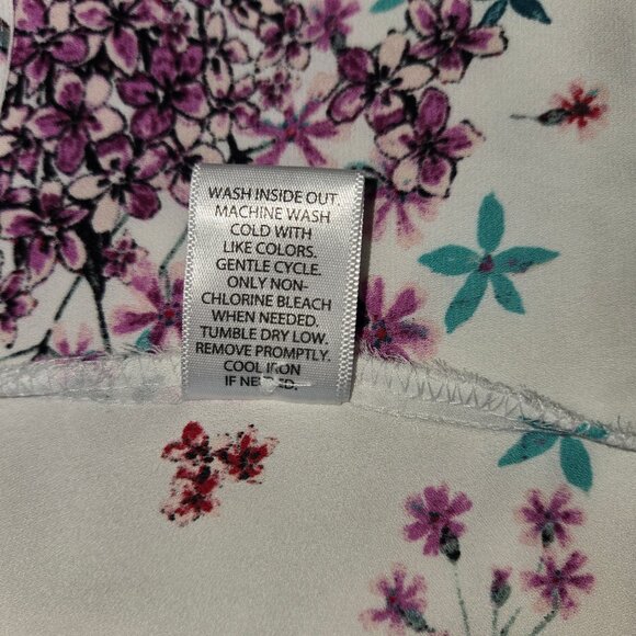 Candie's Floral and Lace Button Up Blouse in a Misses size Small - Picture 13 of 13